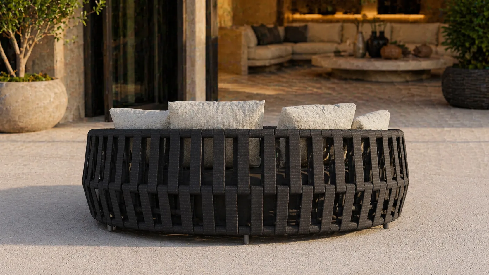 Black Wicker Outdoor Daybed for Hotel Poolside Projects