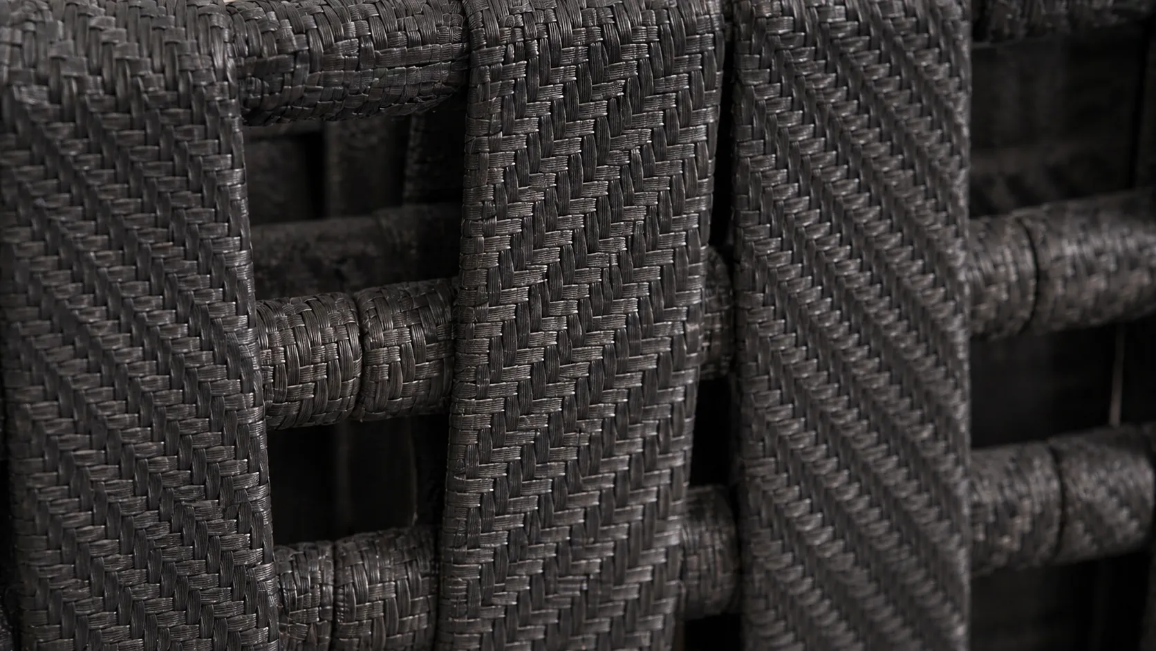 Black Wicker Outdoor Daybed for Hotel Poolside Projects