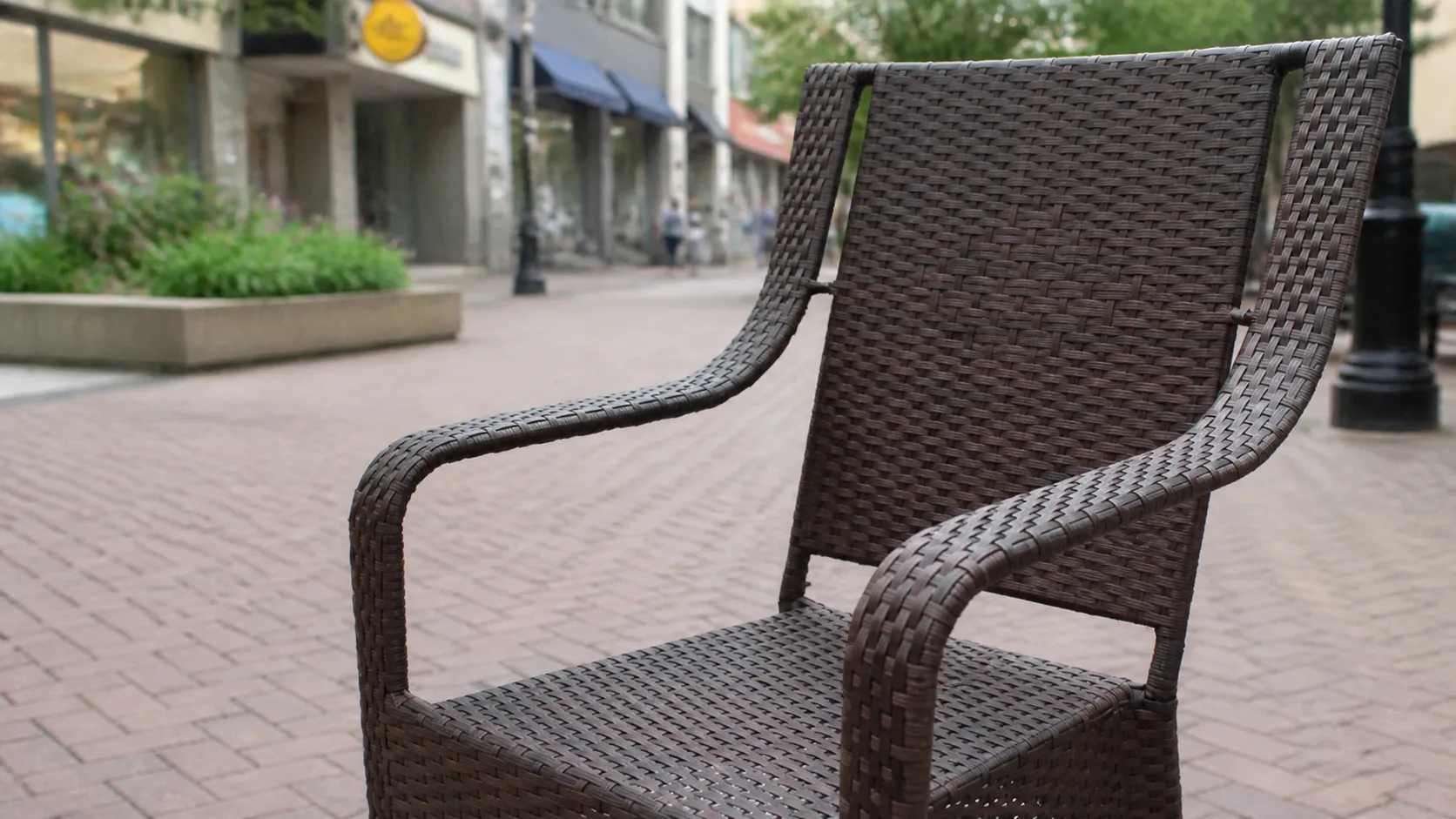 PE Rattan Round Outdoor Dining Set with 4 Armchairs for Patio, Balcony & Café