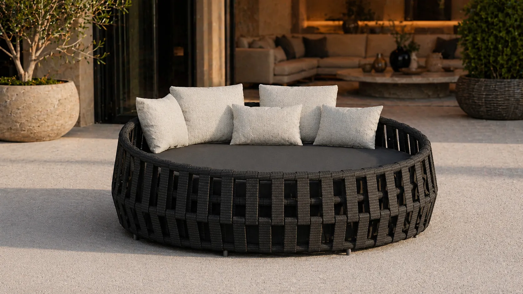 Black Wicker Outdoor Daybed for Hotel Poolside Projects