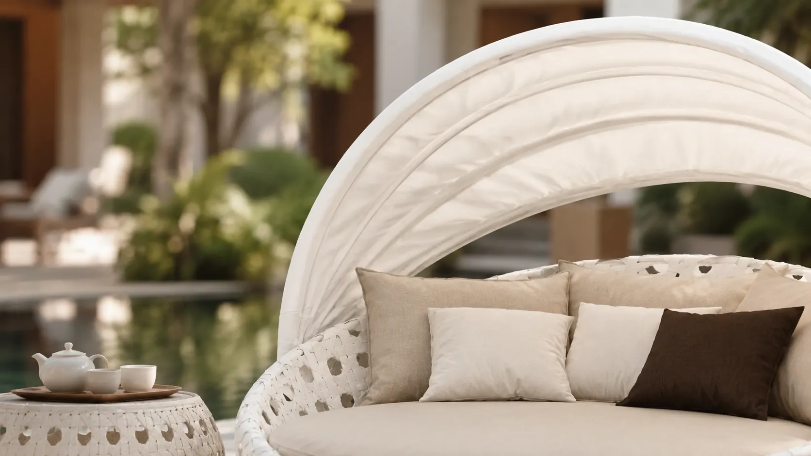 Movable canopy detail of adjustable canopy rattan daybed