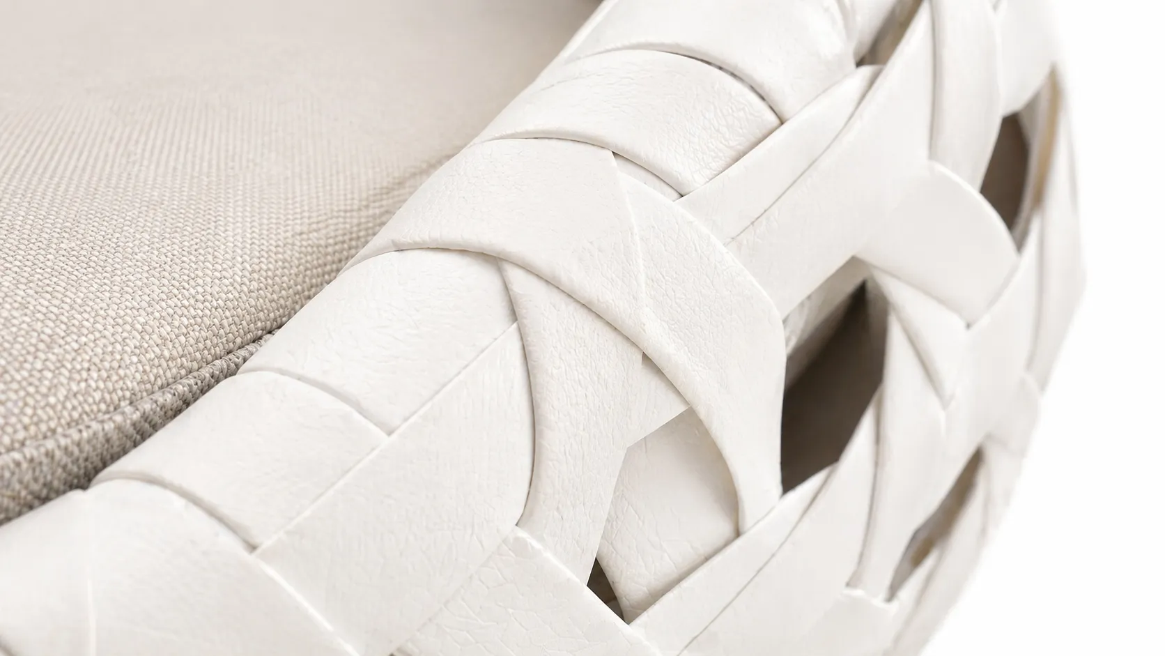 White Round Wicker Outdoor Daybed for Hotel Poolside
