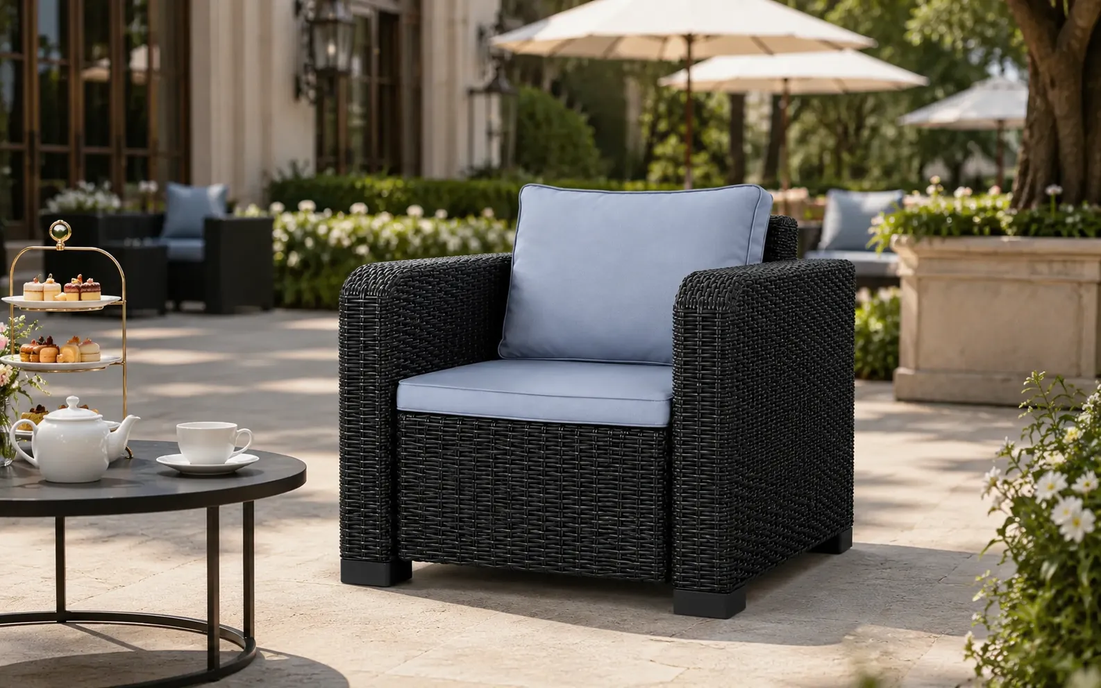 XIMU Furniture PE rattan outdoor armchair with blue cushions