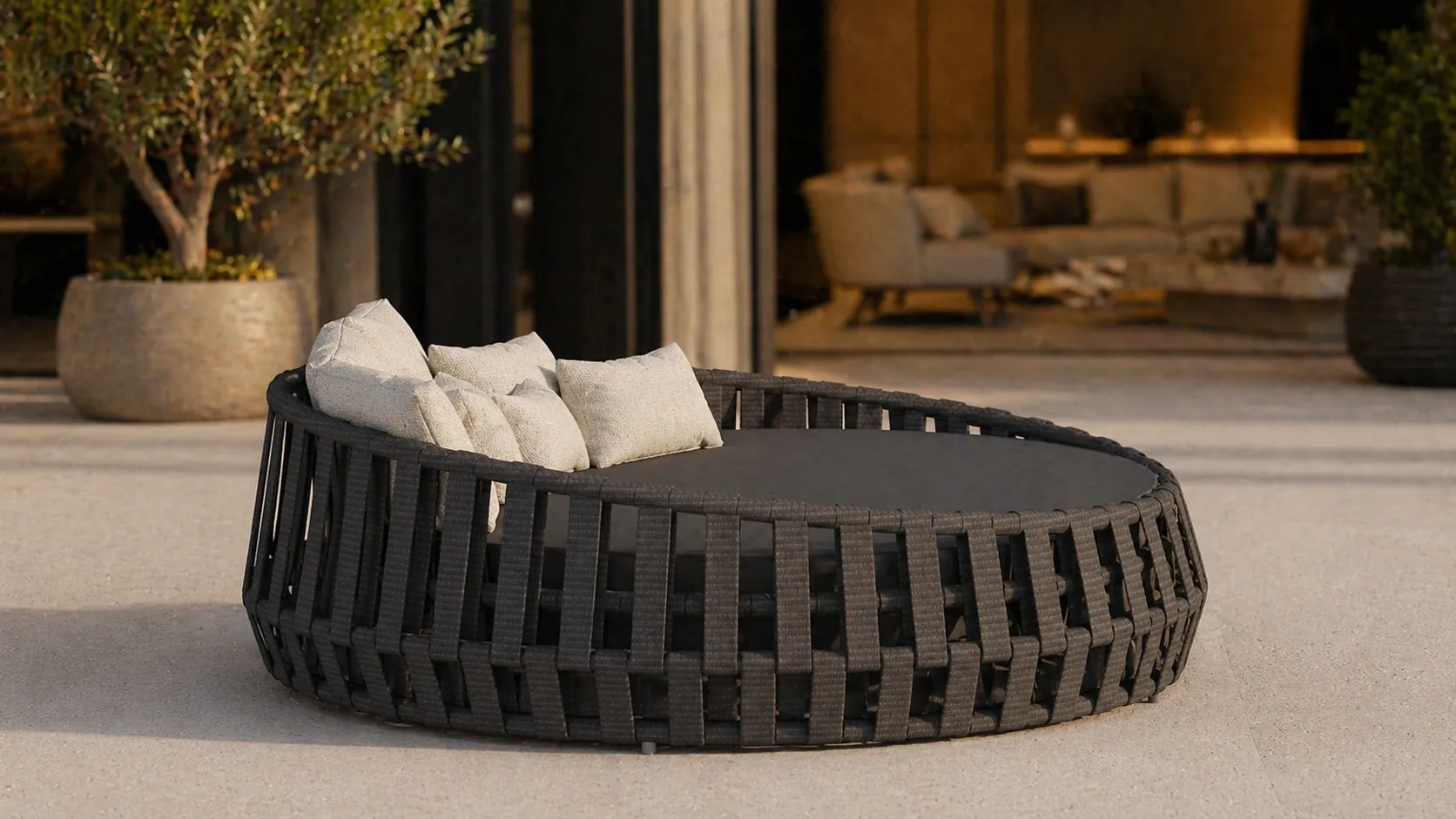Black Wicker Outdoor Daybed for Hotel Poolside Projects