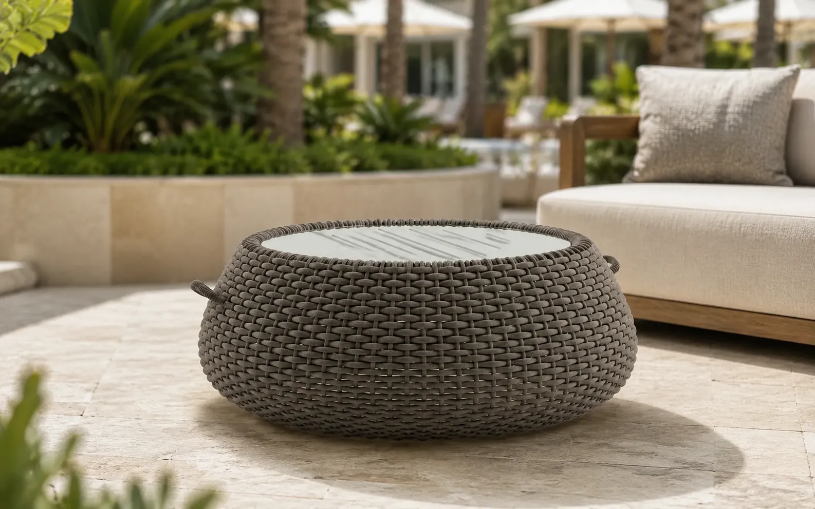 XIMU Furniture rope outdoor coffee table with round glass top for hotel patio projects