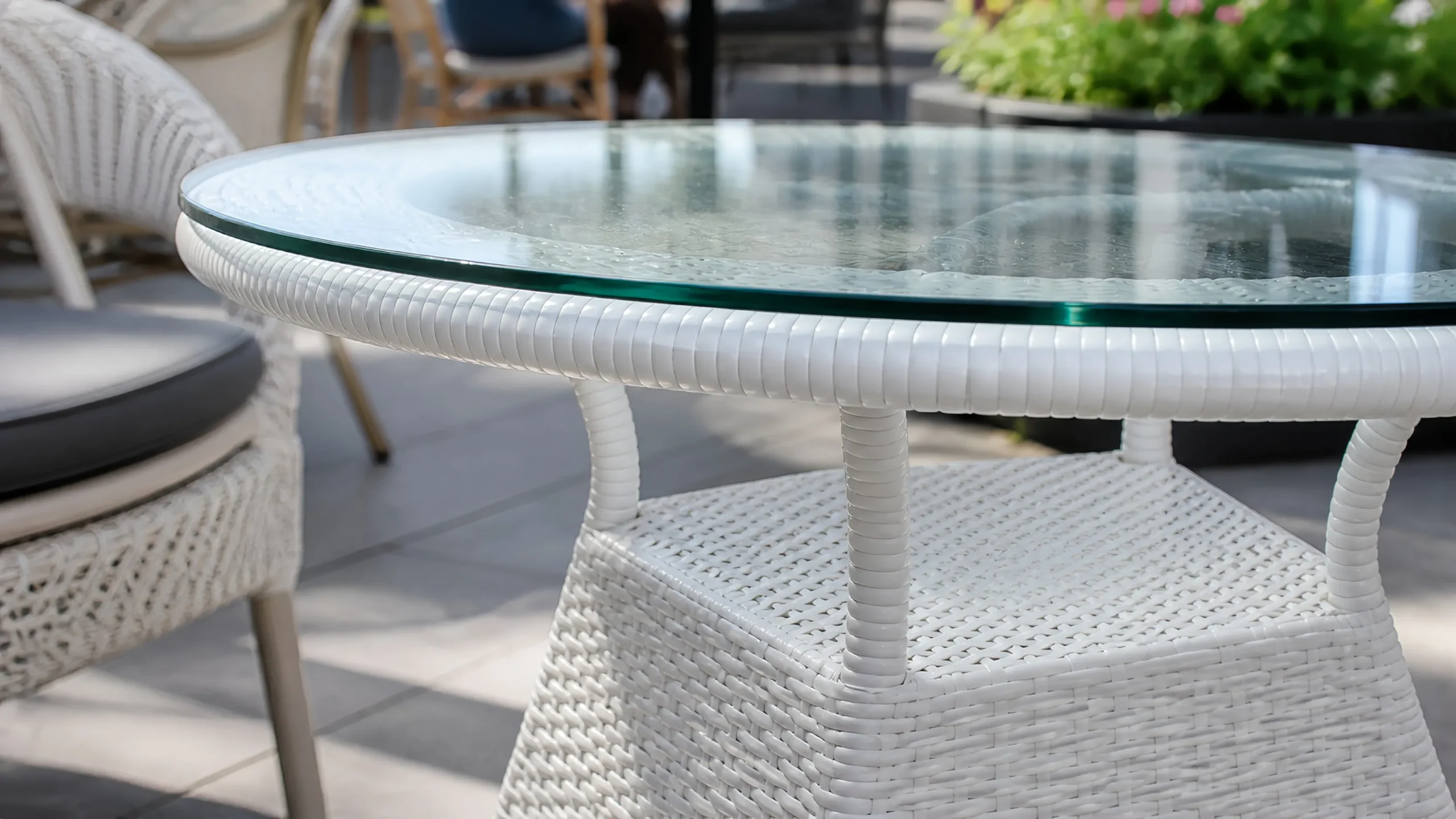 White Wicker Round Glass Table for Patio and Balcony Projects