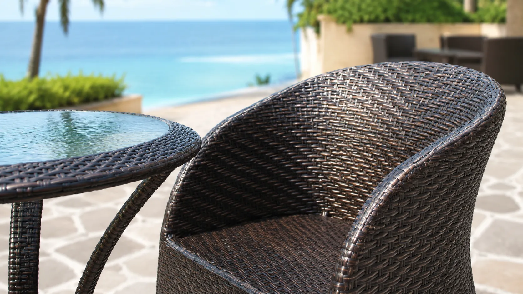 PE Rattan Bistro Set with 2 Chairs & Round Glass Table for Balcony, Patio & Café